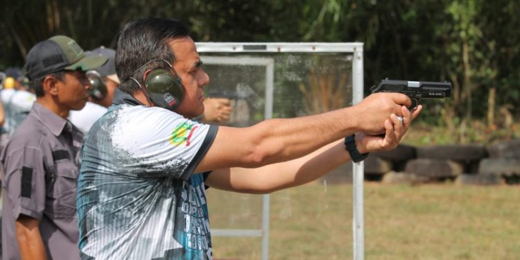 Kakanwil Kemenkumham Kalimantan Selatan, Taufiqurrakhman kegiatan Danrem 101/Antasari Shooting Competition 2024. (foto : istimewa)