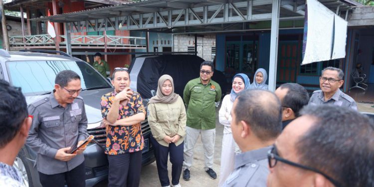 Komisi III DPRD Kalsel monitoring rekonstruksi jalan provinsi dari Tanjung menuju ke Muara Uya. (foto : istimewa)