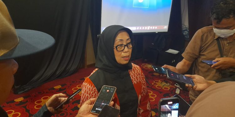 Ketua Dewan Pers Dr Ninik Rahayu saat diwawancarai wartawan. (foto : shn/seputaran)