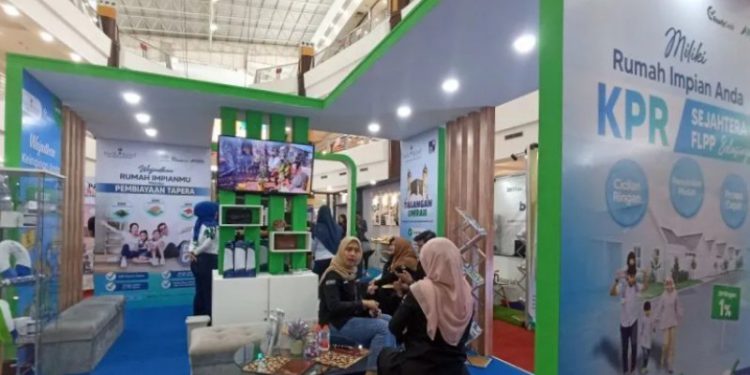 Stand atau booth Bank Kalsel di REI Expo 2024. (foto: istimewa)