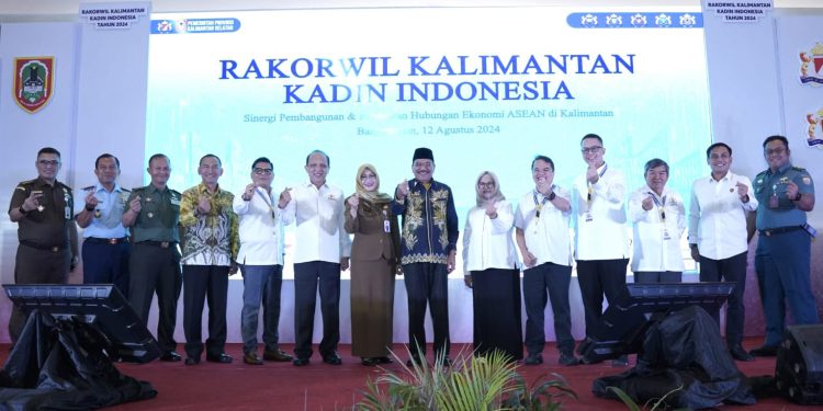 Ketua DPRD Kalsel H Supian HK saat menghadiri Rakorwil Kalimantan Kadin Indonesia. (foto : istimewa)