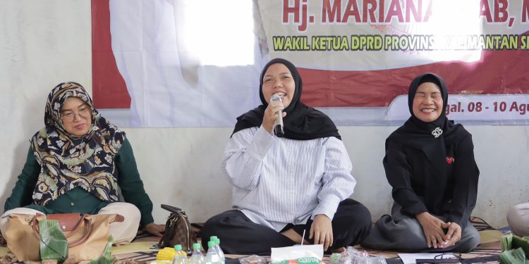 Wakil Ketua DPRD Kalsel Hj Mariana menggelar Sosialisasi Revitalisasi dan Aktualisasi Nilai-nilai Ideologi Pancasila (Sosrev) di Desa Tirta Jaya. (foto : istimewa)