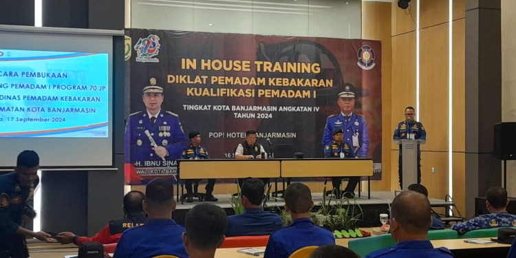 Para peserta saat mengikuti in house training Diklat Damkar.