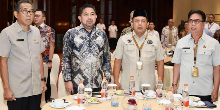 Wakil Ketua DPRD Kalsel HM Syaripuddin, dan Hj Karmila beserta jajaran hadiri Seminar Nasional MKD DPR RI bertempat di Birawa Asembly Hall, Hotel Bidakara Jakarta.