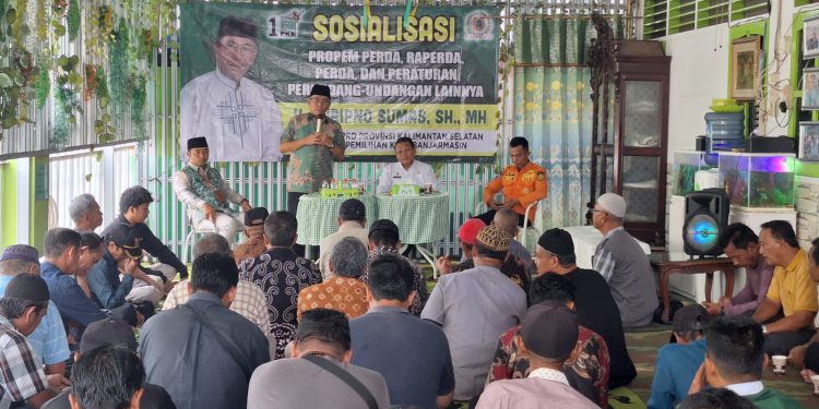 Sekretaris Komisi I DPRD Kalsel  H Suripno Sumas saat Sosialisasi Perda Kota Banjarmasin Nomor 19 tahun 2013 tentang Penanggulangan Bencana. (foto : istimewa)