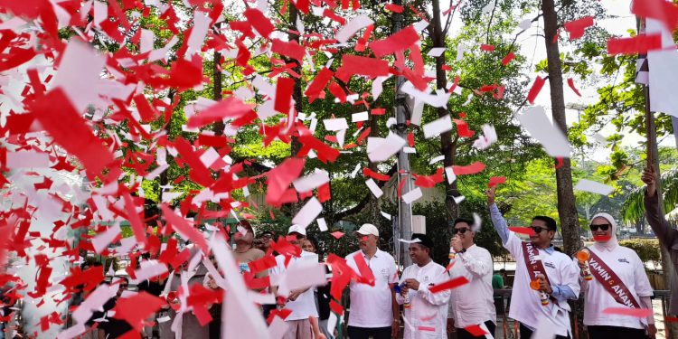 Para Paslon Pilwali Banjarmasin saat ikuti Kirab Damai KPU Banjarmasin. (foto : shn/seputaran)