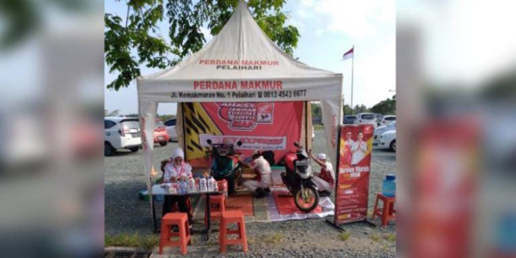 Perdana Motor, yang merupakan bagian dari Trio Motor, Main Dealer resmi Honda untuk wilayah Kalselteng saat menghadirkan pit express di Kantor Kecamatan Pelaihari. (foto : istimewa)