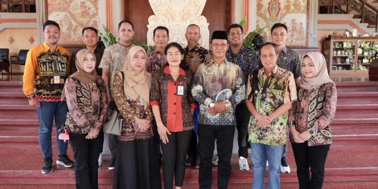 Ketua Komisi II DPRD Kalsel Yani Helmi saat melakukan Kunker ke DPRD Bali. (foto : istimewa)