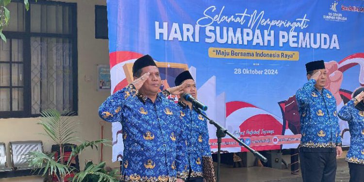 Kepala Kantor Pertanahan Banjarbaru, Dr. Ahmad Suhaimi saat jadi Pembina Upacara dan membacakan amanat Sambutan Menteri Pemuda dan Olahraga. (foto : istimewa)