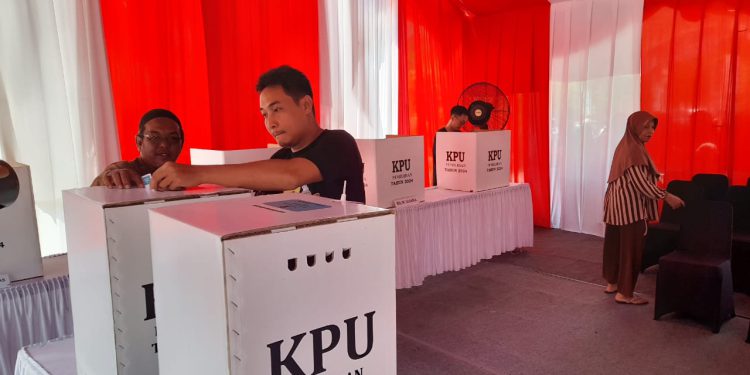 Simulasi pemungutan suara oleh KPU Banjarmasin. (foto : shn/seputaran)