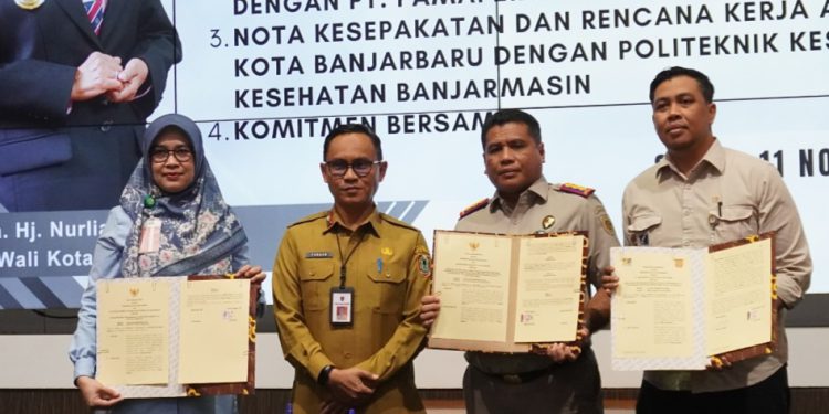 Kepala Kantor Pertanahan Banjarbaru,  Dr. Ahmad Suhaimi usai Menandatangani Nota Kesepakatan dan Rencana Kerja antara Pemko Banjarbaru dengan Badan Pertanahan Nasional Banjarbaru. (foto : istimewa)