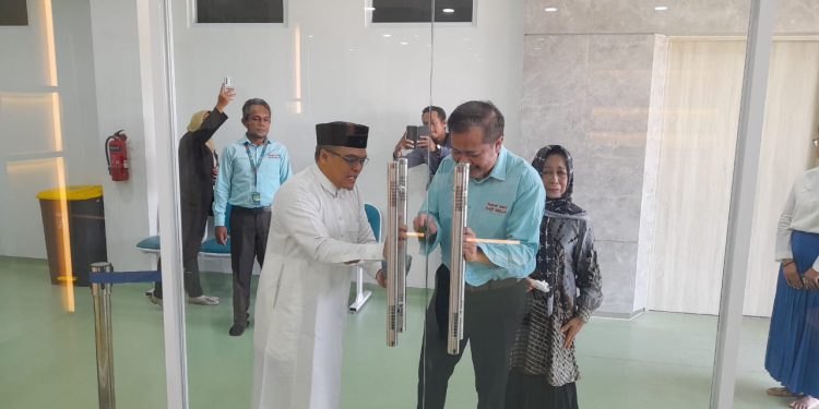 Ruang unit layanan RS Sari Mulia yang dibuka gembok tanda diresmikan unit layanan baru. (foto : shn/seputaran)