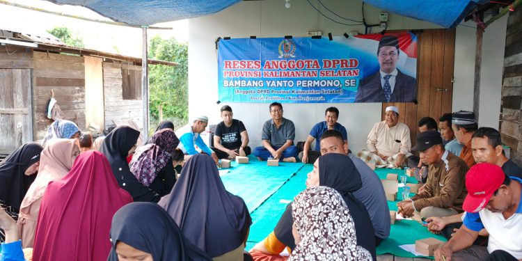 Anggota DPRD Kalsel Bambang Yanto Permono saat reses di Biuku. (foto : smr/seputaran)