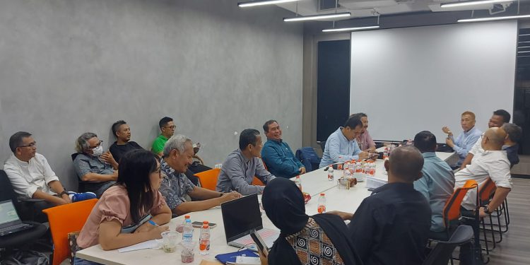 Ketua PWI Kalsel Zainal Helmie saat rapat pengurus Harian PWI Pusat. (foto : istimewa)