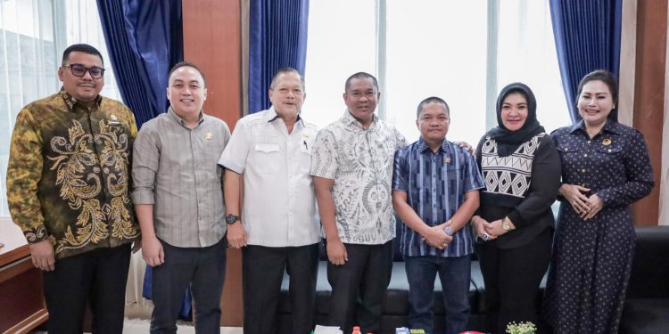 Komisi IV DPRD Kalsel melakukan kunjungan kerja atau studi komparasi ke DPRD   Kapuas. (foto : istimewa)