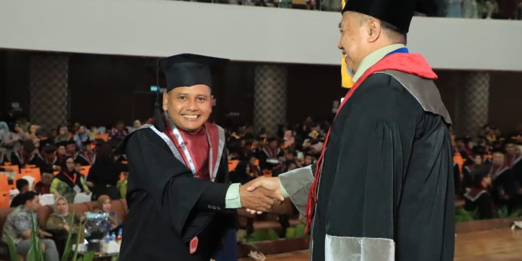 Mulyono Tasman, salah satu wisudawan STIE Pancasetia. (foto : Adpim Kalsel)