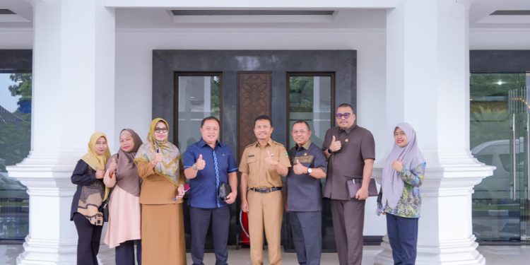 BK DPRD Kalsel pelajari lebih dalam BK Award di DPRD Jabar. (foto istimewa)