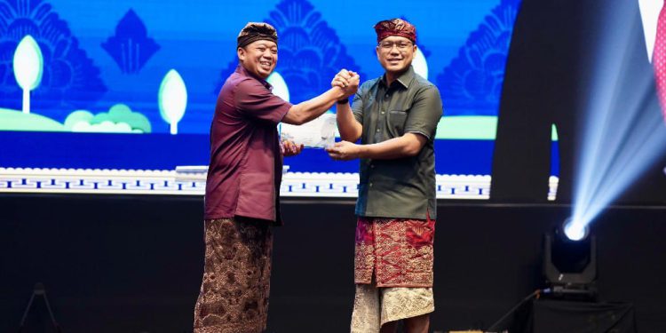 Menteri ATR/Kepala BPN Nusron Wahid saat acara Closing Meeting dan Koordinasi Kementerian terkait perizinan Pertamina Group 2024. (foto : istimewa)