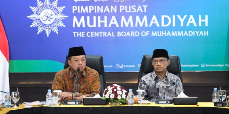 Menteri ATR/Kepala BPN Nusron Wahid saat pertemuan dengan Ketua PP Muhammadiyah Haedar Nashir. (foto : istimewa)