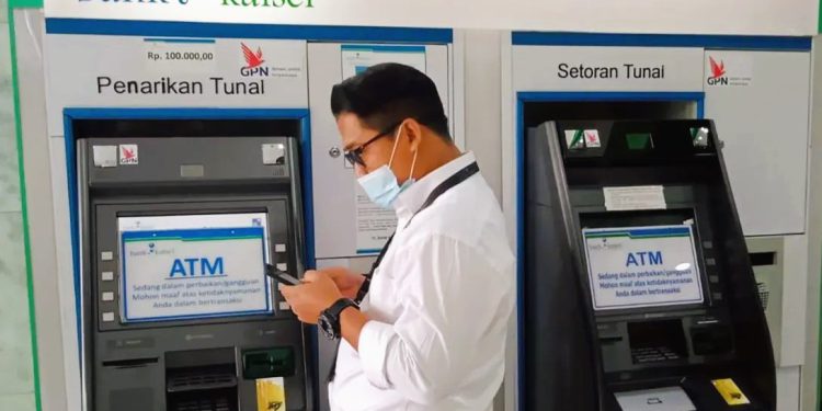 Mesin ATM Bank Kalsel yang diganti dengan mesin CRM. (foto : istimewa)