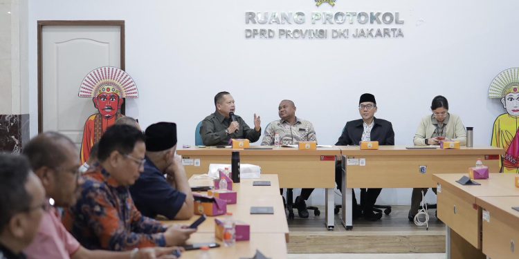 Banggar, Banmus dan BP Perda DPRD Kalsel studi komparasi ke DPRD DKI Jakarta. (foto : istimewa)