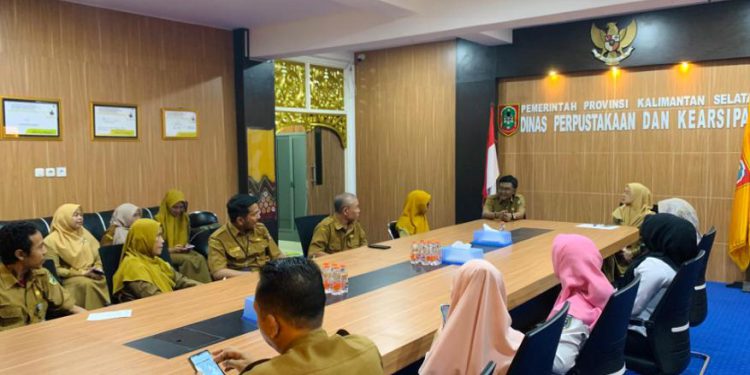 Agenda kaji tiru Dispersip Tala ke Dispersip Kalsel. (foto : istimewa)