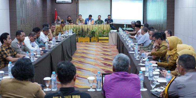 Forkopimda saat Rakor persiapaan menghadapi Nataru. (foto : shn/seputaran)