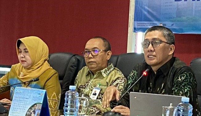 Dirut Bank Kalsel Fachruddin saat menyapaikan empat pengembangan produk layanan Bank Kalsel di 2025. (foto : istimewa)