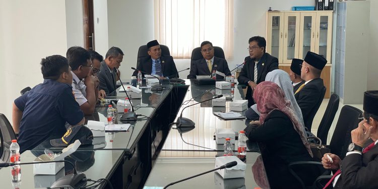 Komisi III DPRD Banjarmasin saat RDP dengan Dishub Banjarmasin terkait penerapan Perwali No.8 tahun 2022. (foto : sna/seputaran)