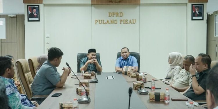 Banmus DPRD Kalsel saat kunjungan kerja ke DPRD Pulang Pisau, Kalteng. (foto : istimewa)