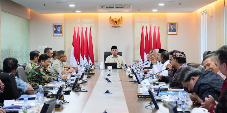 Menteri ATR/Kepala BPN Nusron Wahid saat memimpin Rakor lintas agama. (foto : istimewa)