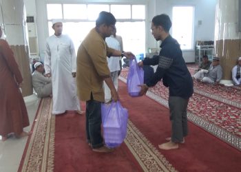 Ratusan Jemaah Masjid Alfurqan dapat Nasi Kotak Usai Salat Jumat