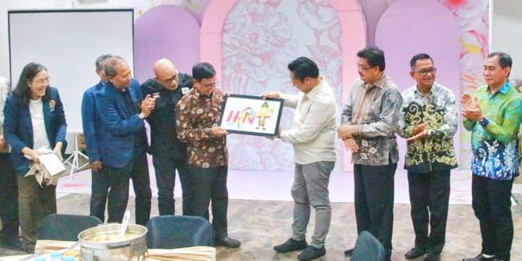 Soft launching dengan peluncuran maskot dan logo HPN 2025. (foto : istimewa)