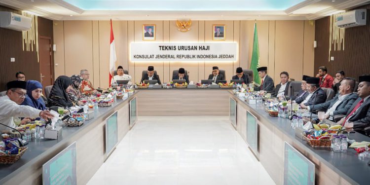 Rapat terkait layanan haji di KUH KJRI di Jeddah. (foto : istimewa)