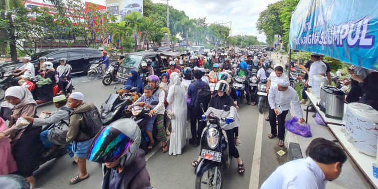 Posko Pemko Banjarmasin untuk membantu pelaksanaan Haul Guru Sekumpul di Jalan A Yani Km.6 Banjarmasin. (foto : shn/seputaran)