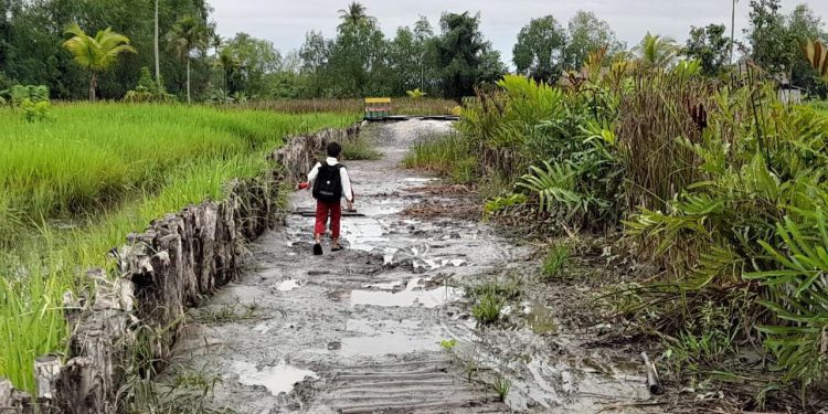 Jalan Simpang Jelai yang akan diperbaiki. (foto : shn/seputaran)