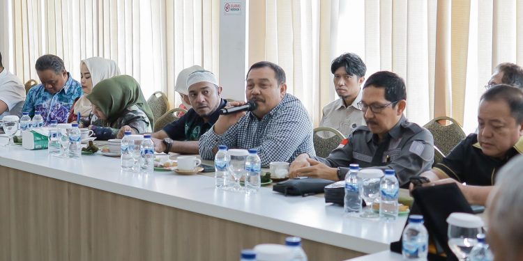 Komisi III DPRD Kalsel bertandang ke dua perusahaan tambang di Kabupaten Tapin. (foto : istimewa)