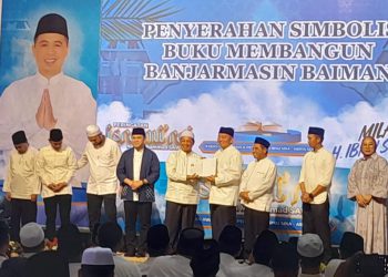 Milad ke-50, Ibnu Sina Persembahkan Buku 10 Tahun Membangun Banjarmasin Baiman
