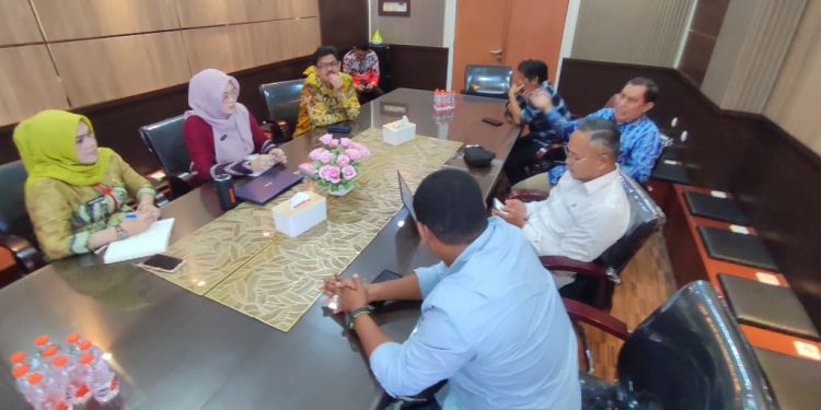 PWI Kalsel bersama Diskominfo Kalsel saat rapat lanjutan untuk persiapan HPN 2025. (foto : istimewa)