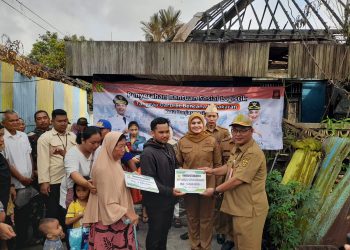 Wakil Walikota Serahkan Bantuan untuk Korban Kebakaran di Gang Pandawa