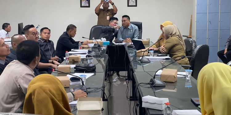 Rapat pembahasan pembentukan regulasi pemberian insentif investasi. (foto : sna/seputaran)