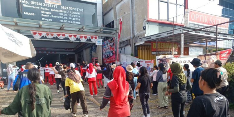 Trio Motor Palangkaraya kembali menggelar kegiatan senam sehat bersama masyarakat. (foto : istimewa)