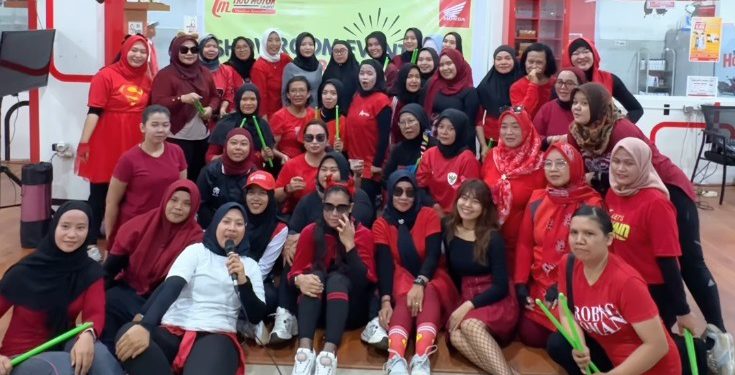 Trio Motor Sampit, sebagai bagian dari jaringan Dealer resmi Honda di bawah naungan PT Trio Motor, mengadakan kegiatan Pound Fit yang melibatkan masyarakat setempat. (foto : istimewa)