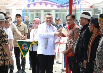 Wamen ATR Serahkan 1.641 Sertipikat Redistribusi Tanah di Majalengka