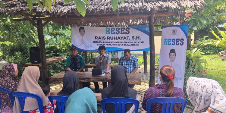 Ketua Komisi I DPRD Kalsel Rais Ruhayat reses dengan warga Jalan Belitung Darat Gang 17 Juli, Kuin Cerucuk. (foto : istimewa)