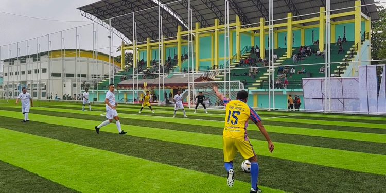 Laga persahabatan Siwo PWI Kalsel melawan Barito Putera Legend dalam rangka memeriahkan HPN 2025. (foto : istimewa)