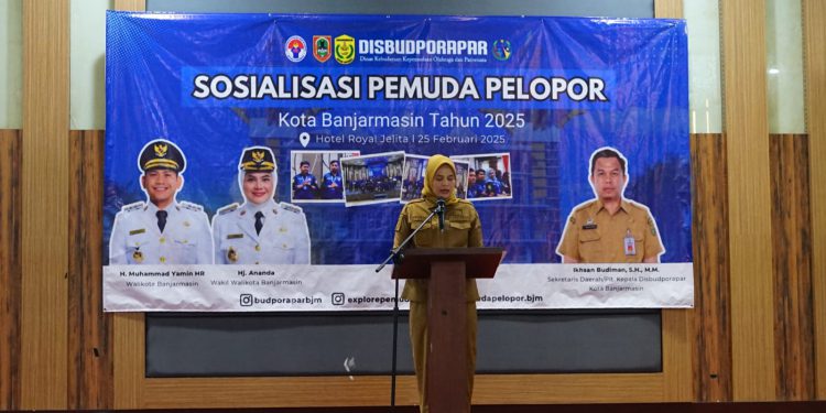 Wakil Walikota Banjarmasin Hj Ananda saat sambutan di sosialisasi pemuda pelopor 2025. (foto : shn/seputaran)