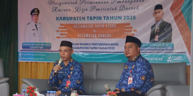 Plh Bupati Tapin, Sufiansyah hadir di MusrenbangTapin Utara dan Bungur. (foto : istimewa)