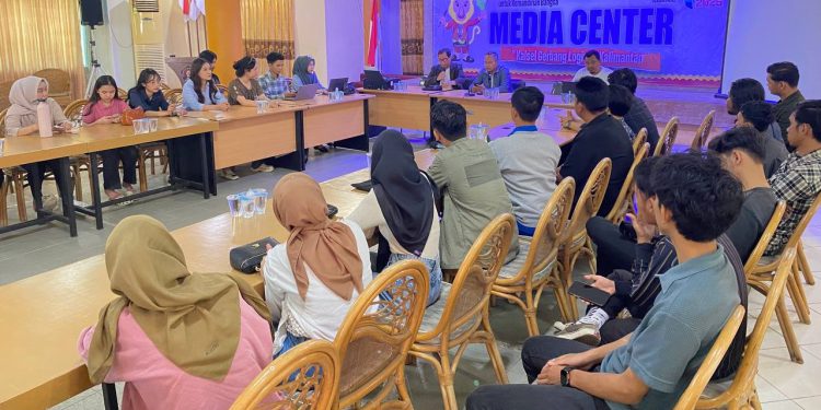 PWI Kalsel saat rapat bersama pihak LO pendamping tamu yang hadir di HPN. (foto : istimewa)