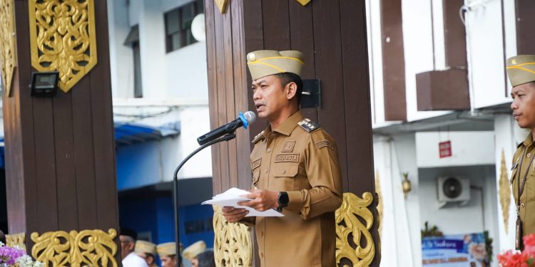 Walikota Banjarmasin HM Yamin saat pimpin apel Senin pagi. (foto : shn/seputaran)